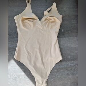 SKIMS Sculpting Bodysuit - Nude